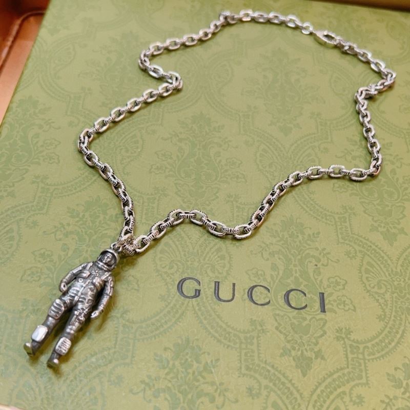 G*u*i necklaces